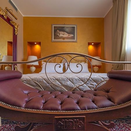 Villa Luisa Rooms And Breakfast Пескиера дел Гарда Екстериор снимка