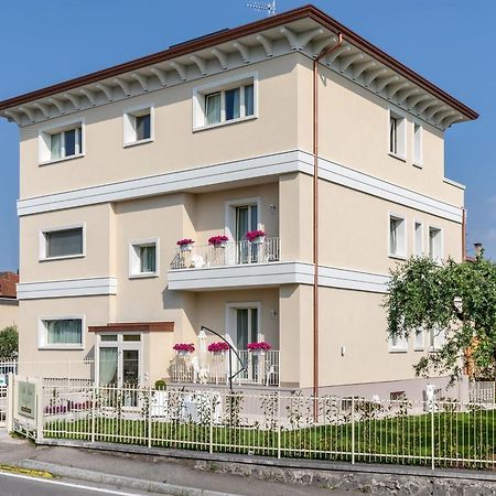 Villa Luisa Rooms And Breakfast Пескиера дел Гарда Екстериор снимка